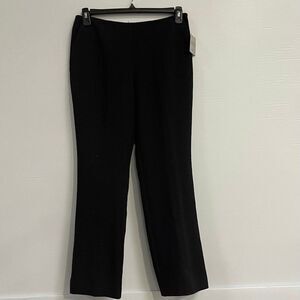 Kasper black straight pants. 8/Petite
Polyester/Elastane
Pant 38